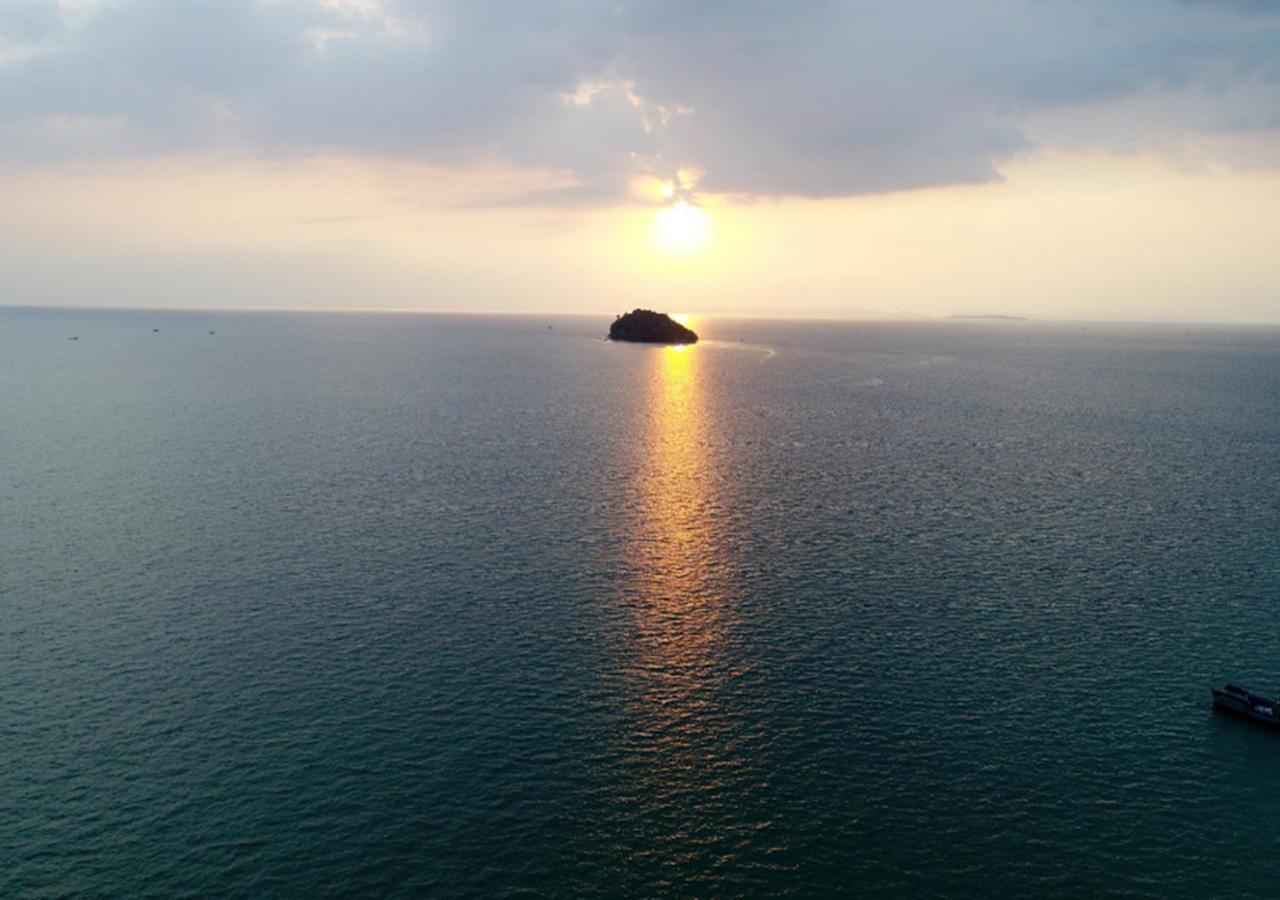 Naia Resort Sihanoukville Exteriör bild